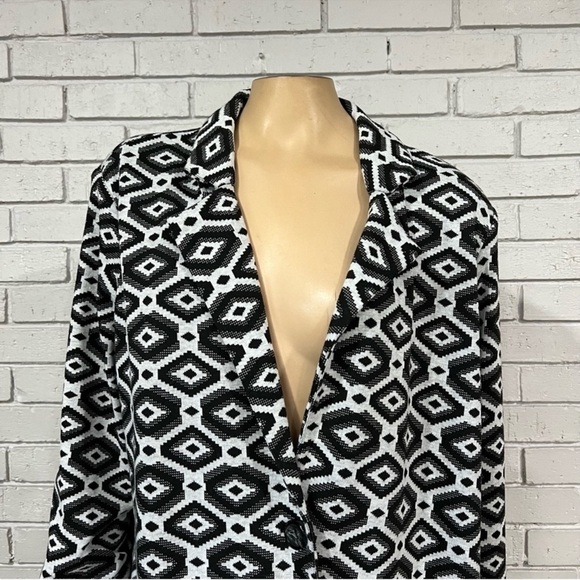 Philosophy Women’s Long Knit Print Sweater - Picture 3 of 4